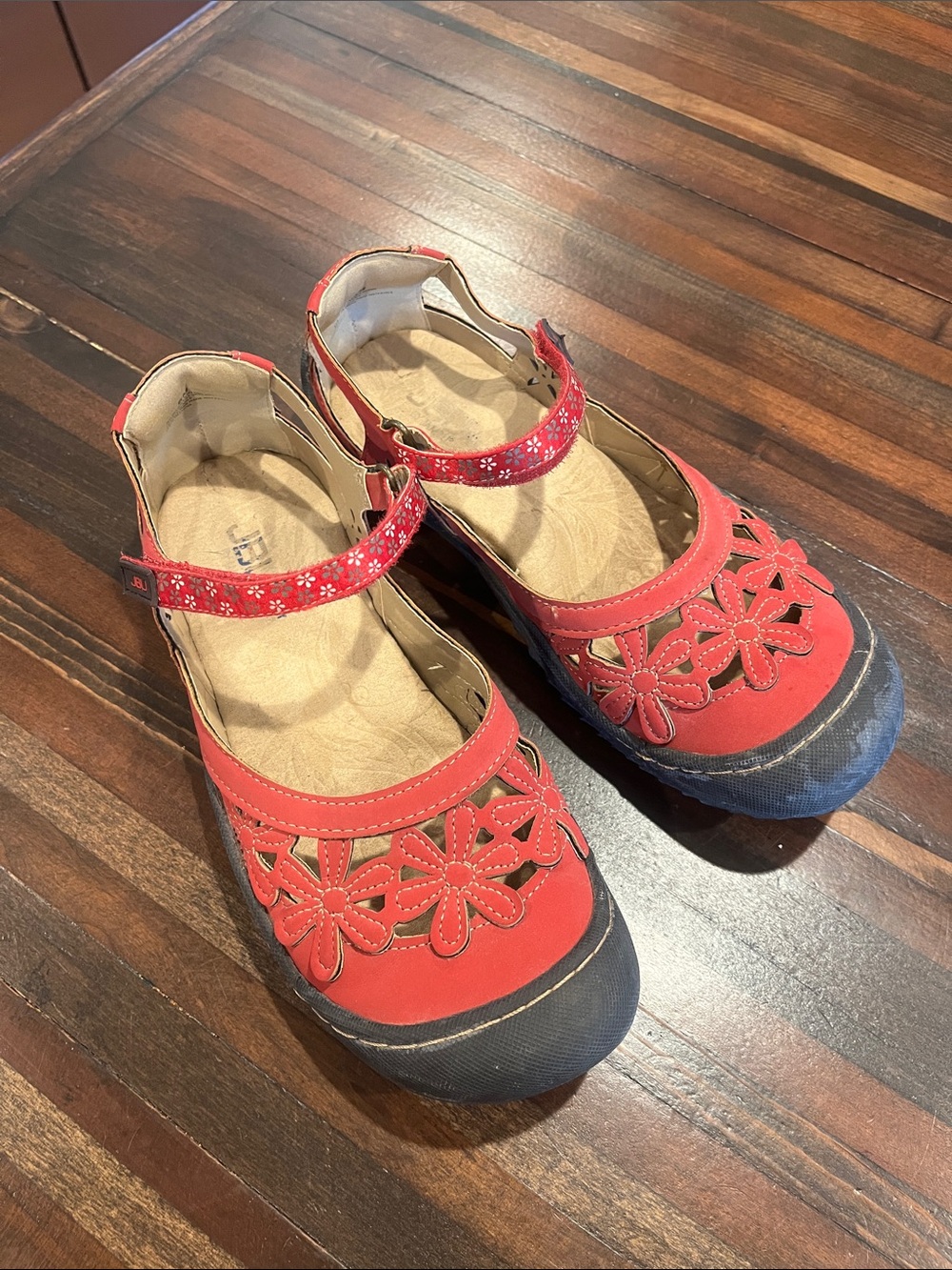 Women’s JBU by Jambo wildflower Red Floral Cutout Mary Jane Comfort Shoes size 8